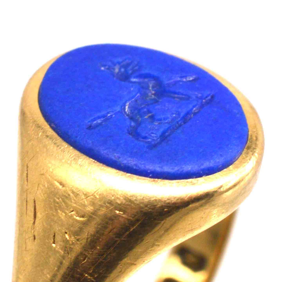 1960s 18ct gold signet ring featuring a blue lapis lazuli intaglio of a wolf or dog family crest.